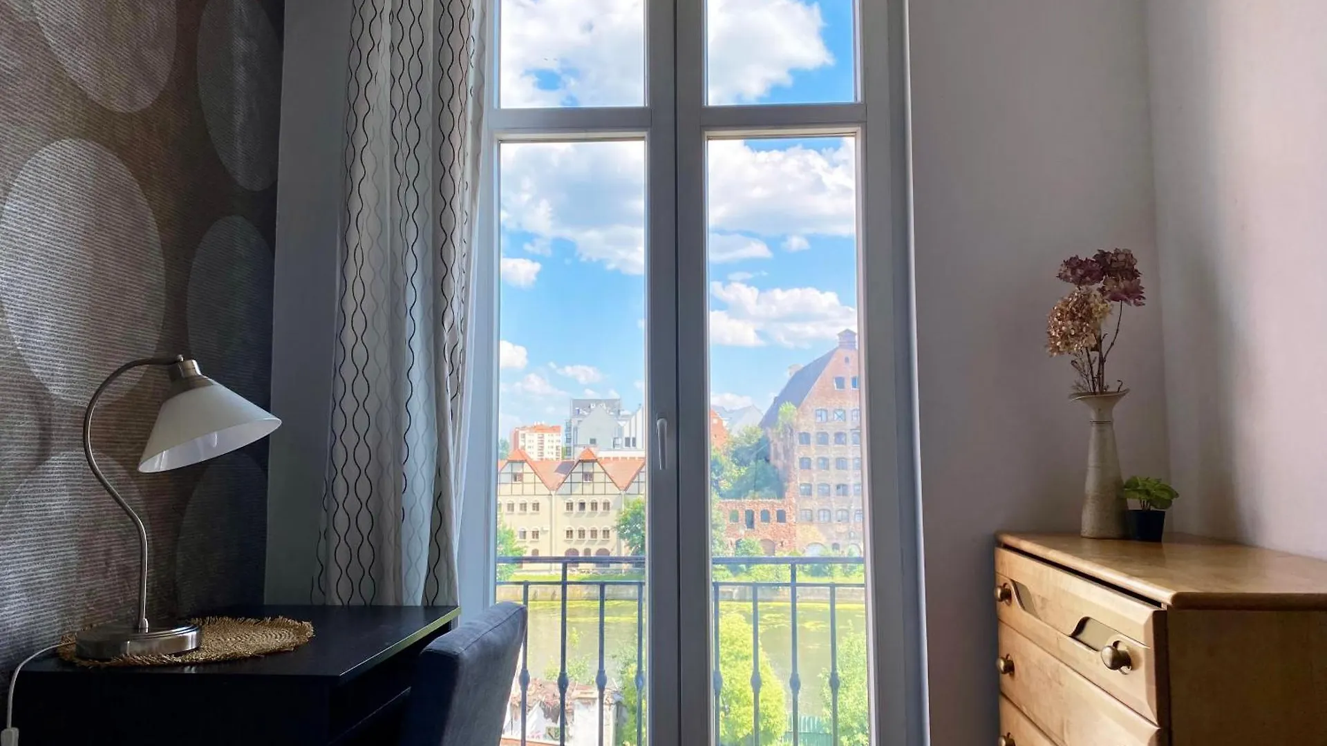 Lts Rent Comfortable River View & Art, Five Rooms Gdansk Poland