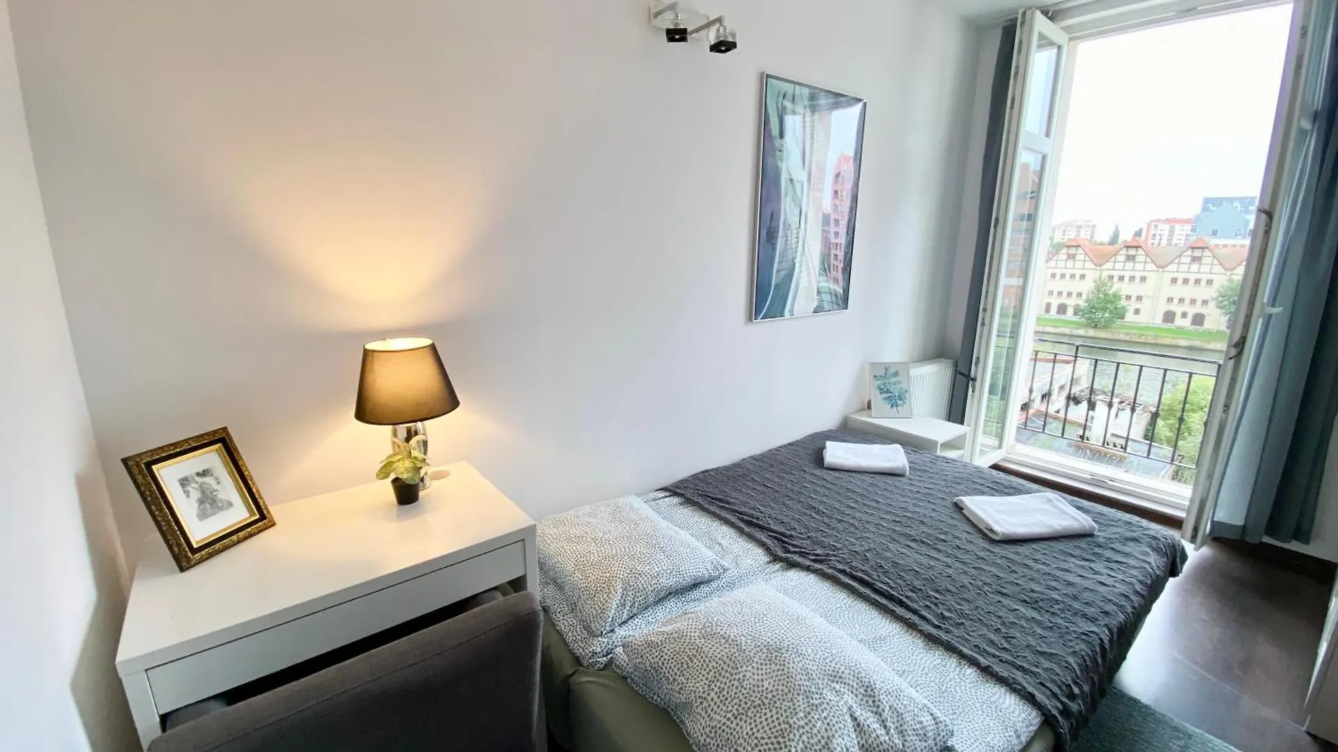 Lts Rent Comfortable River View & Art, Five Rooms Gdansk Apartment