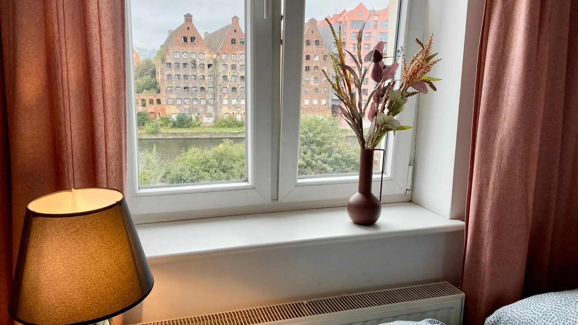 Apartment Lts Rent Comfortable River View & Art, Five Rooms Gdansk