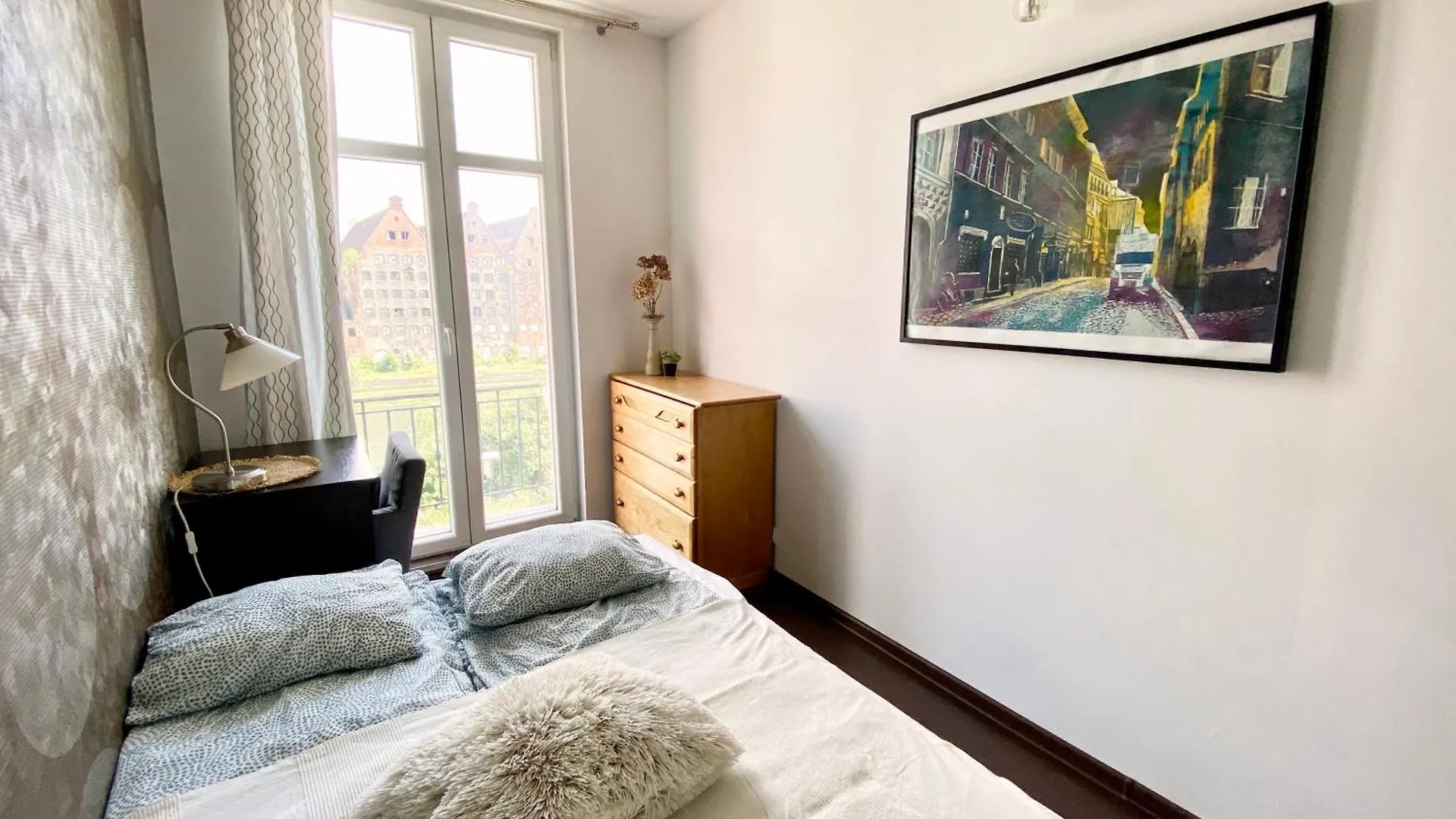 Lts Rent Comfortable River View & Art, Five Rooms Gdansk Apartment