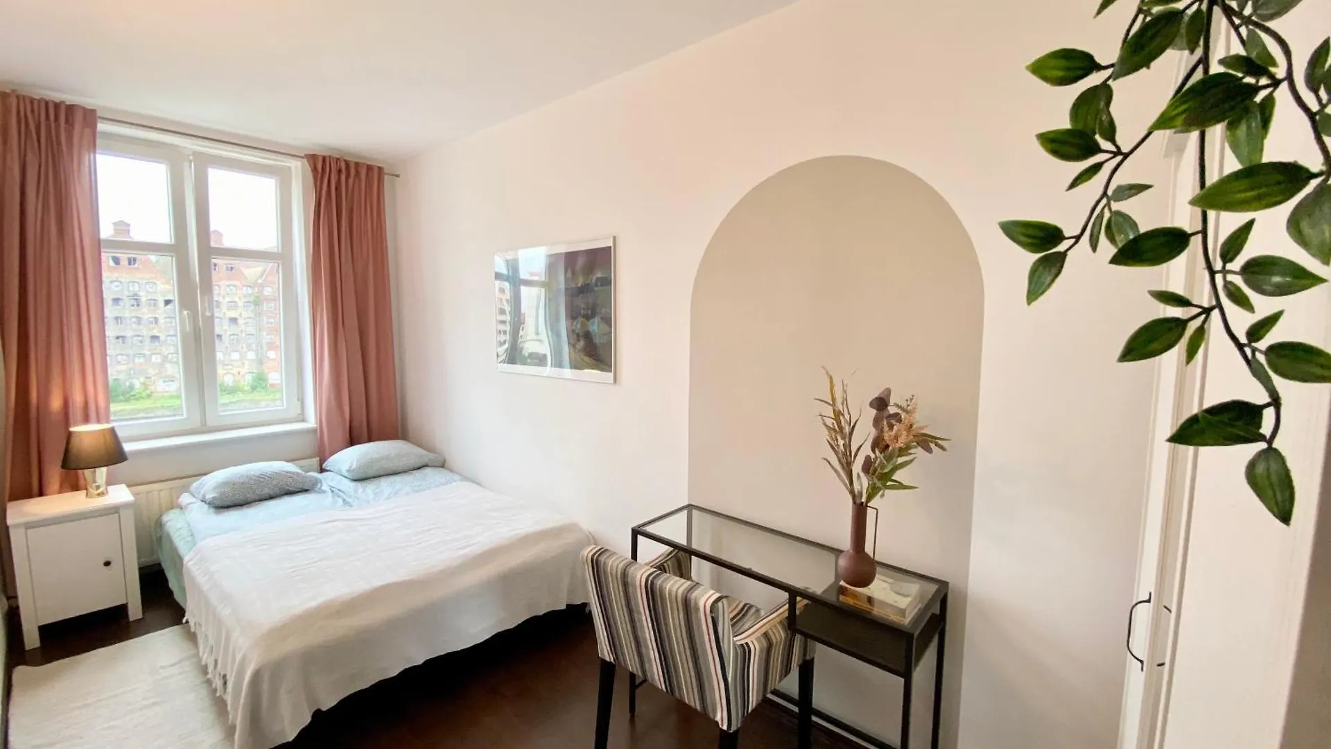 Apartment Lts Rent Comfortable River View & Art, Five Rooms Gdansk Poland
